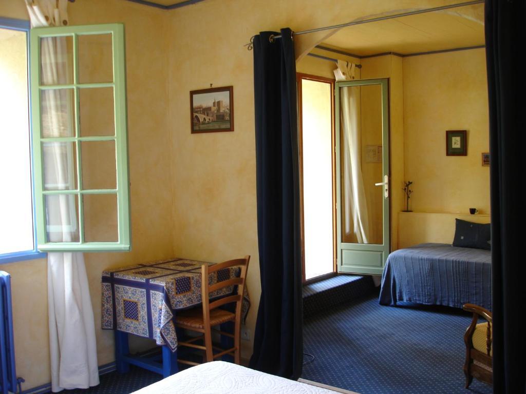 Hotel Domaine De La Grange Neuve La Roque-sur-Pernes Zimmer foto